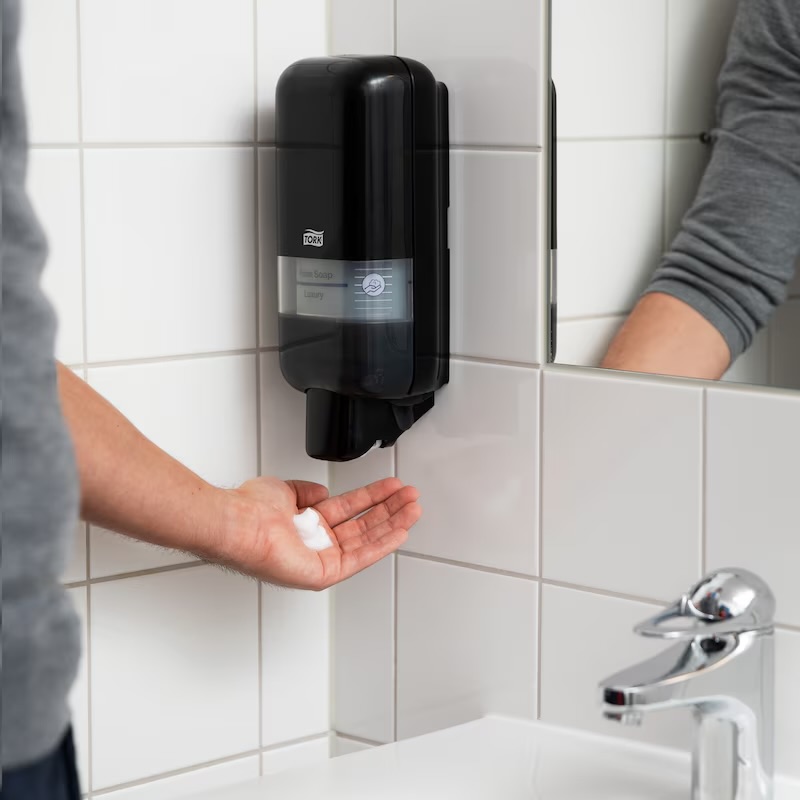 Tork zásobník na mydlá a dezinfekčné prostriedky 1000 ml, čierny, systém S4 – Obrázok 4